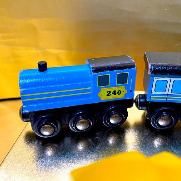 VINTAGE WOODEN TRAIN ENGINES & CARS MAGNETIC LSU, DOUG & MELISSA NAME TRAINS (6) - Picture 10 of 16